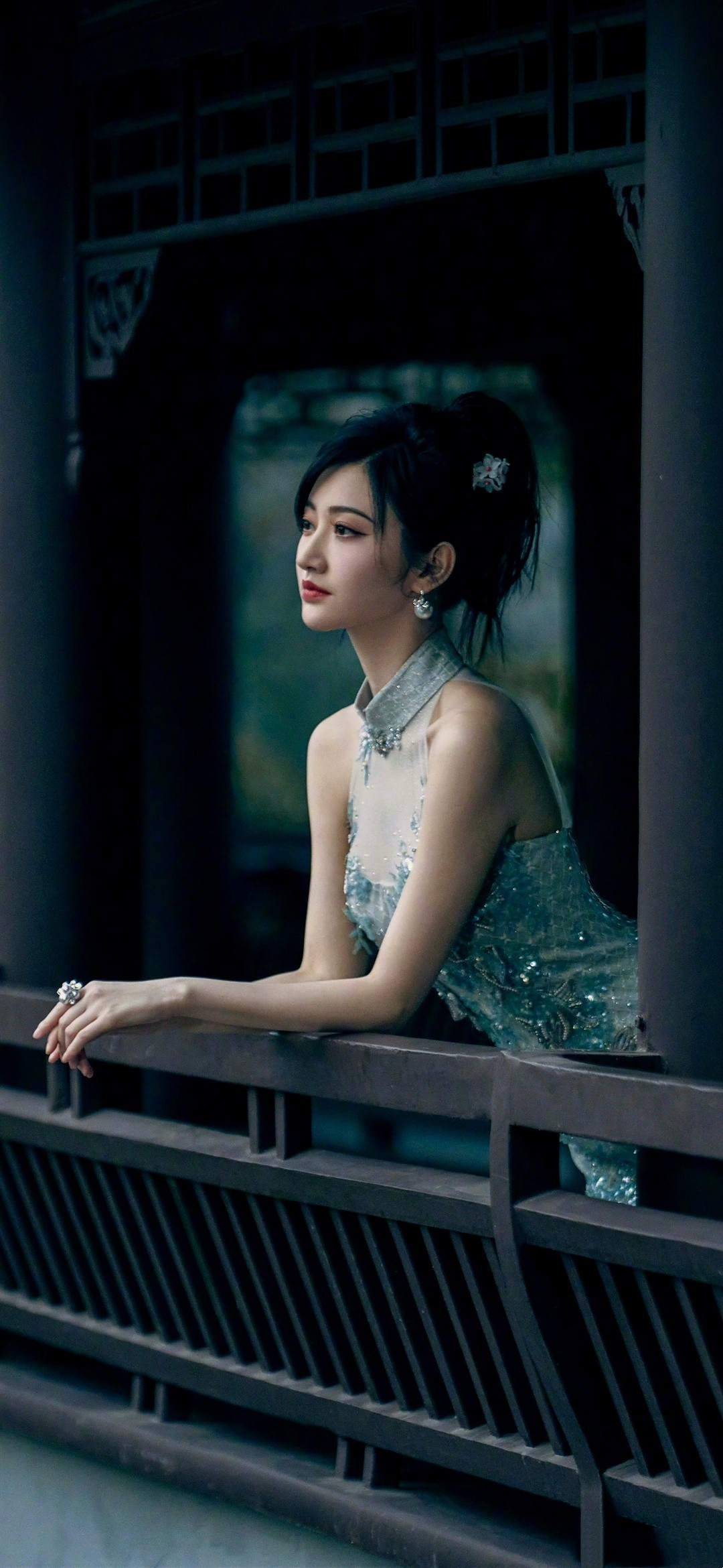 景甜壁纸精选：蓝色魅影，旗袍美人。景甜