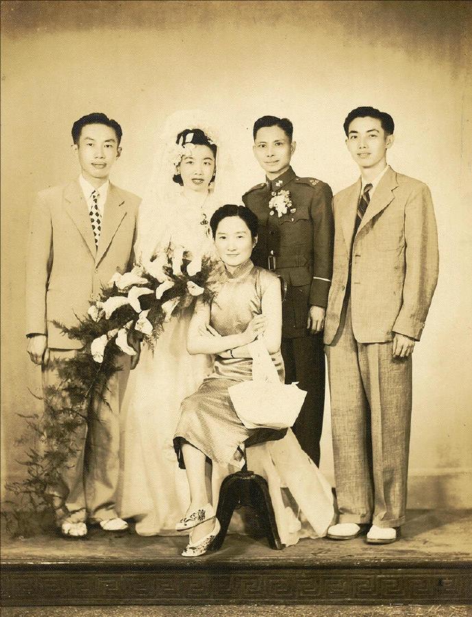 陆小曼参加侄女婚礼留影！这是1947年陆小曼参加侄女陆宗麟与邱沈钧婚礼的旧影。