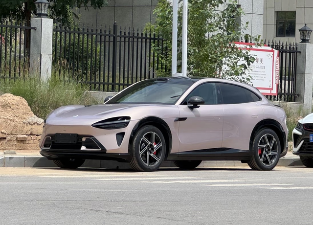 小米YU7先说缺点，有点反感了！【缺点】营销宣传过度！就拿变色隔热天幕来说：