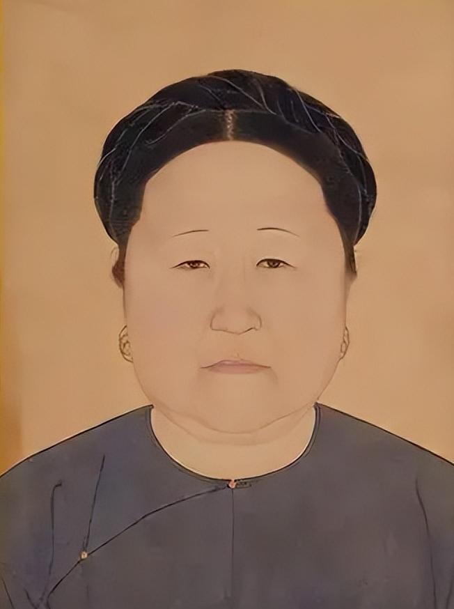 1688年，75岁的孝庄病逝，孙子康熙是她一手带大的，哭得上气不接下气。然而，康