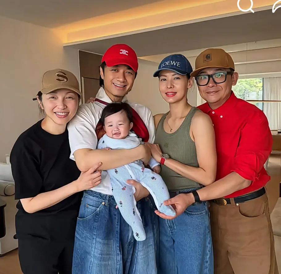 古巨基57岁妻子产后罕露面！在豪宅接待好友状态好，二胎曝光像极了妈妈3月31日