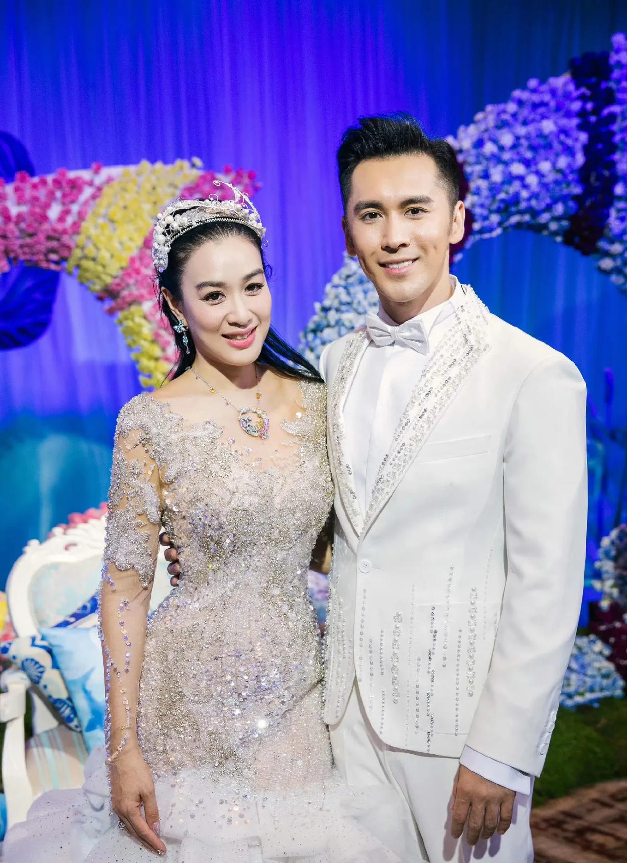 人家钟丽缇第三次结婚，男方张伦硕给了一个梦幻婚礼，真的很重视女方。张伦硕首先