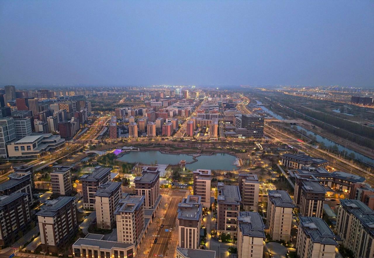 雄安新区为什么放弃高楼提起现代化新城，很多人下意识就是摩天楼林立、高架纵横