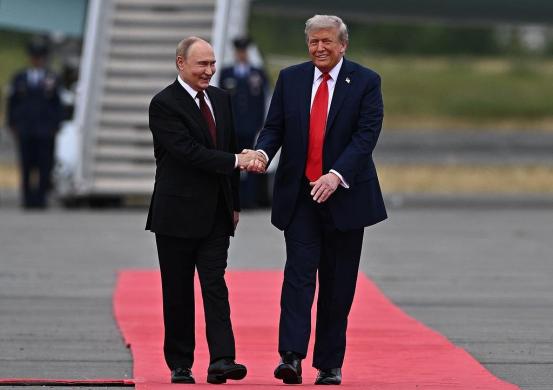 特朗普直接被架在火上烤！2026年1月23日报道，普京干了一件让全欧洲都傻眼的事