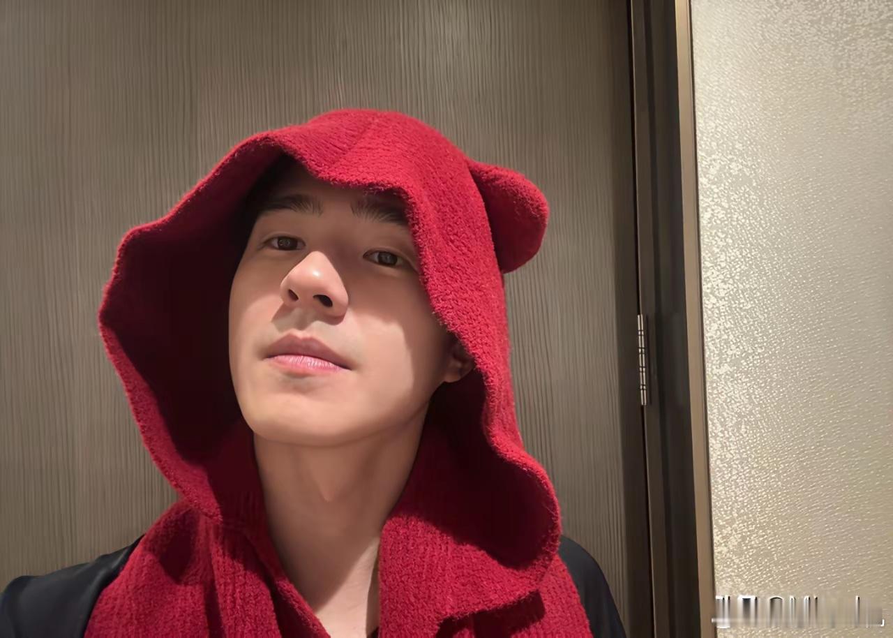 演员刘昊然家的年夜饭，我喜欢这个大龙虾，你喜欢哪个菜？