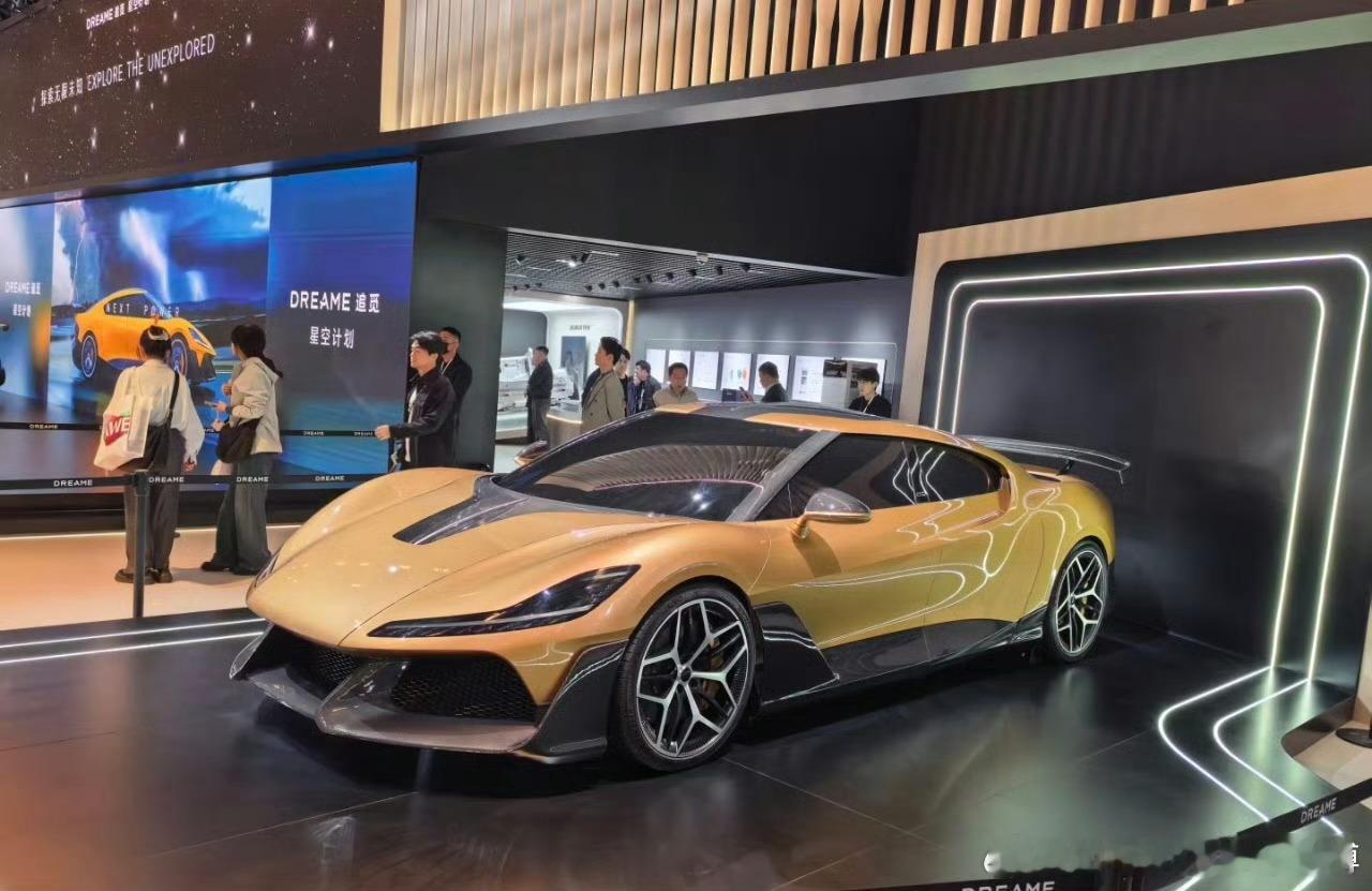 你别说从外观设计来看，确实挺帅的。据说是对标小米SU7Ultra，但零百加速更