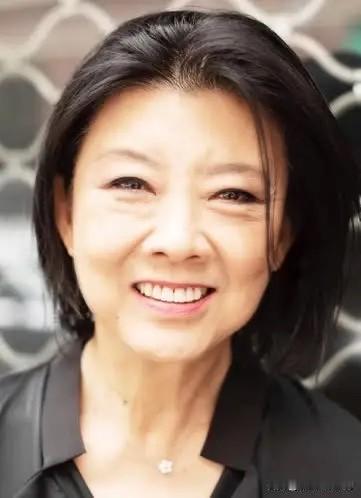 洪晃最近跟陈丹青聊天说，80年代一起混美国华人圈那一堆子人里面，女性中最有出息的