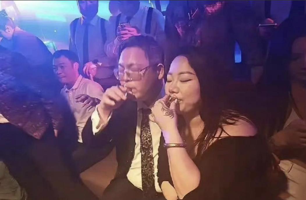 向太做梦都想不到！5月8日，向家骤然掀起舆论巨浪，向华强与陈岚的小儿子向佑，毫无