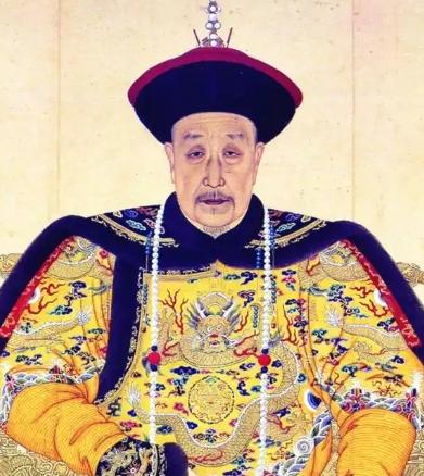 一次打猎时，侍卫救了乾隆的命，乾隆喘息着，感激地看着这个侍卫：“你想要什么赏赐啊