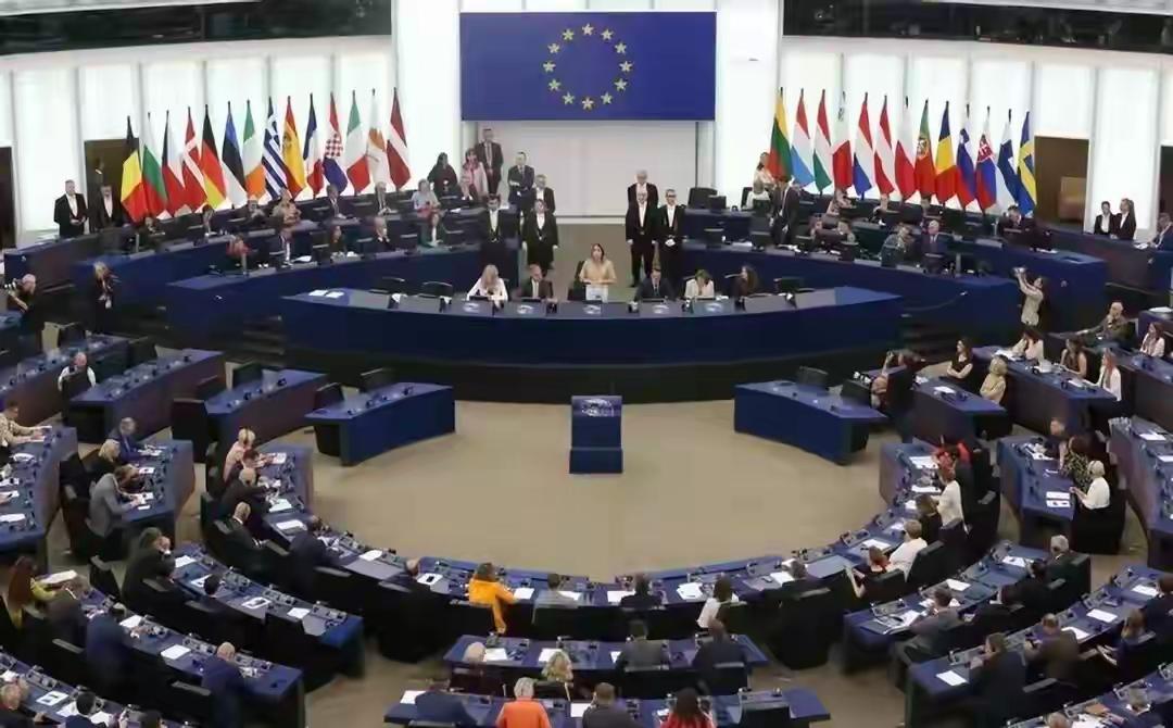 果然，越看欧洲越来气，始终是一头喂不熟的狗，说狼都高看他了。这欧盟最近也是下