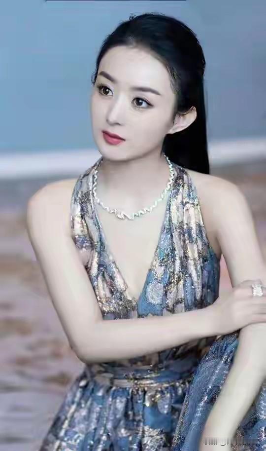 2025年12月27日，赵丽颖以“双剧齐发”的强势姿态占据热搜榜首——上午为现实