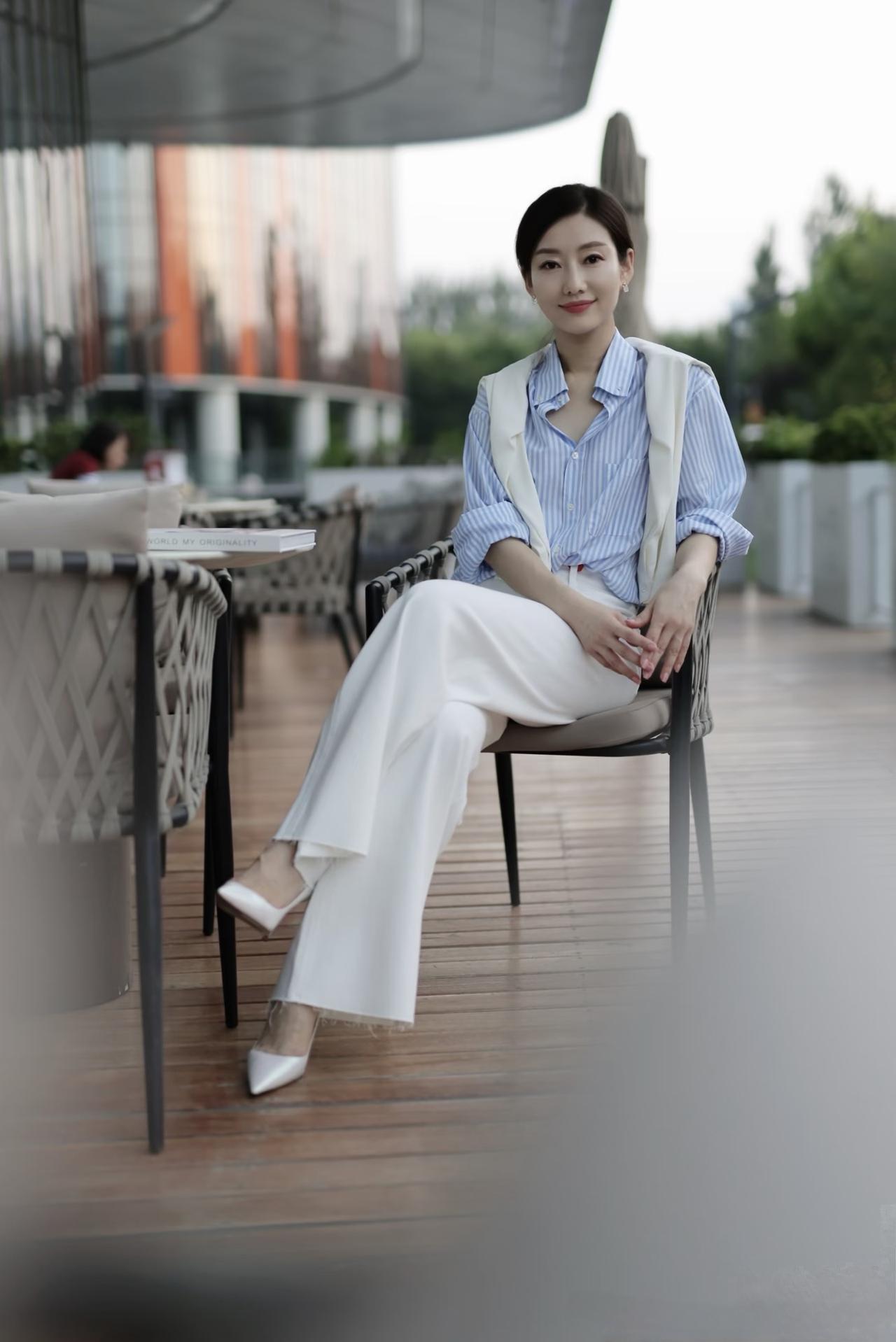 什么样的穿搭可以成为气质女神?知性优雅气质的职场丽人