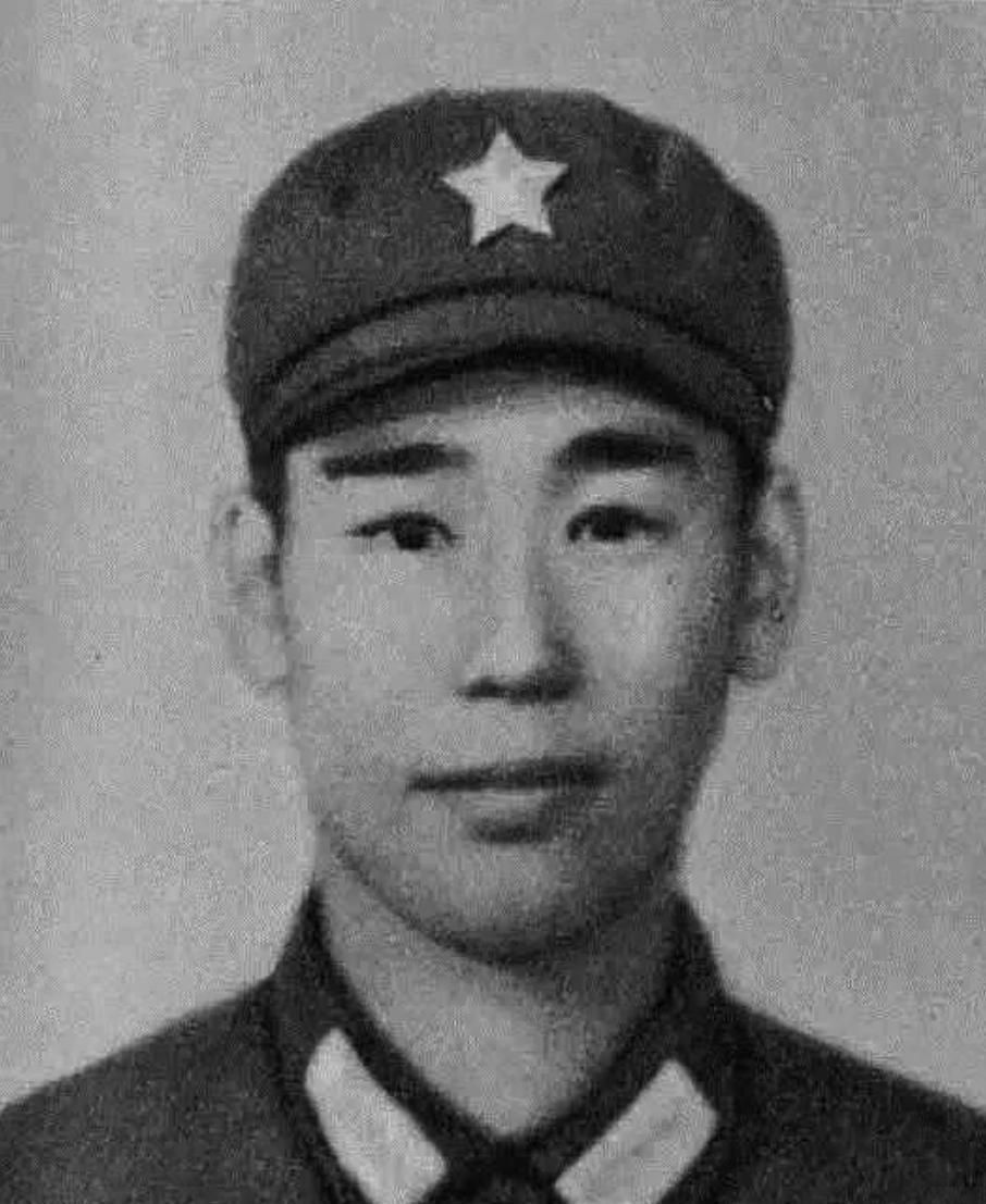 1979年2月，姜利民摸到了越军阵地，越军没有发现他，谁知他突然打开手电筒，越军