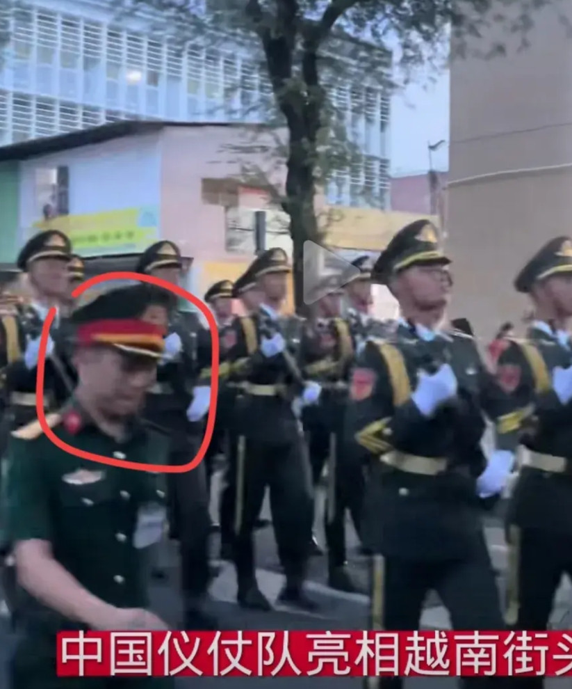 男性身高1.65米在两广地区和东南亚是不是不算矮？看了中国仪仗队在越南的彩排，