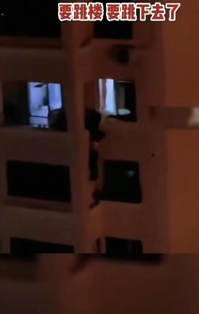 黑龙江，一对热恋情侣，深夜饮酒后回家，女子去卫生间清理，本想出来后温存，谁知，男