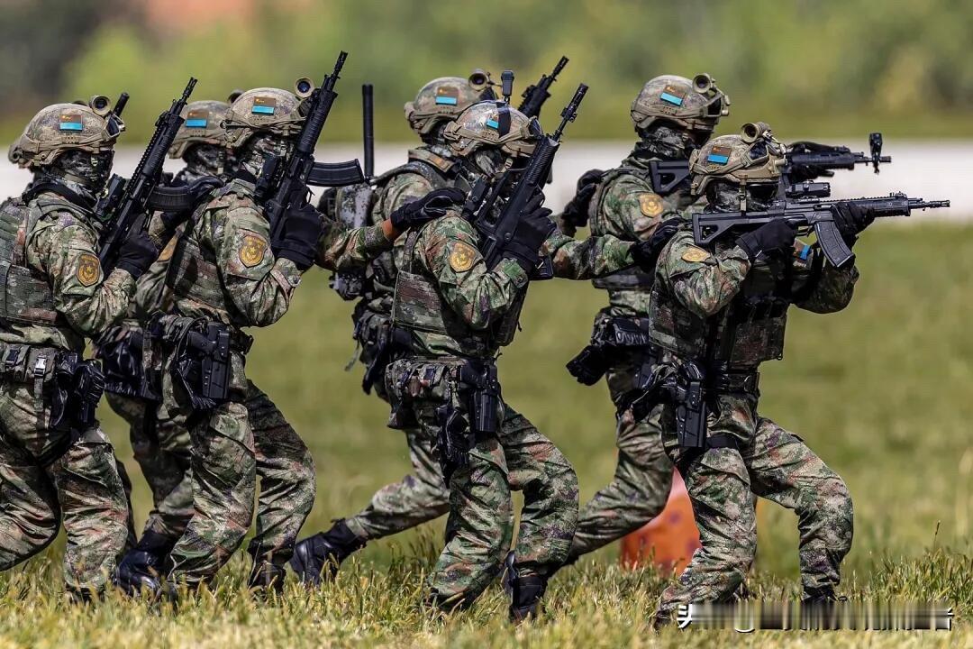 这是那支部队，这战斗力爆表，每一个动作都彰显着战斗的力量与协同的默契，每一个身影