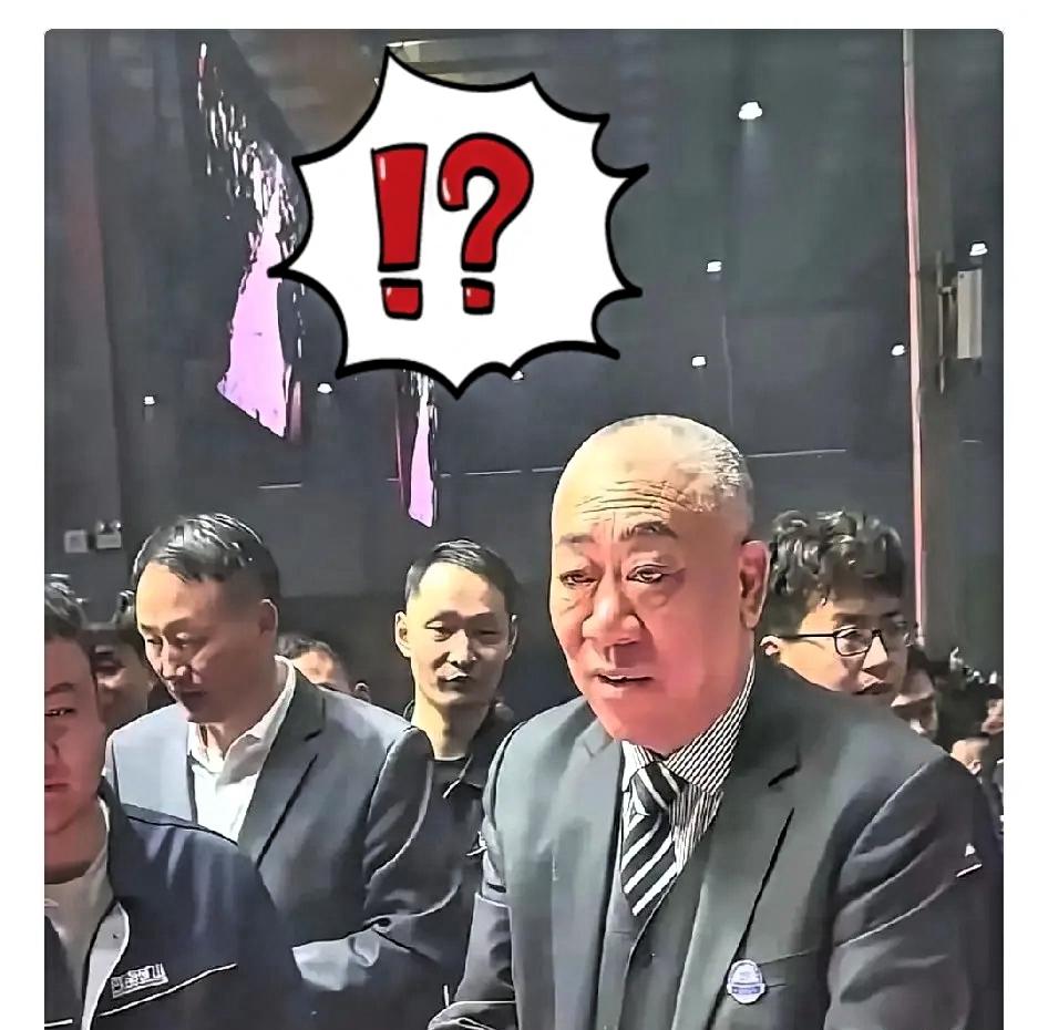 河南那个矿机老板，估计这两天人都傻了。年前撒钱有多风光，年后开工就有多“头疼”。