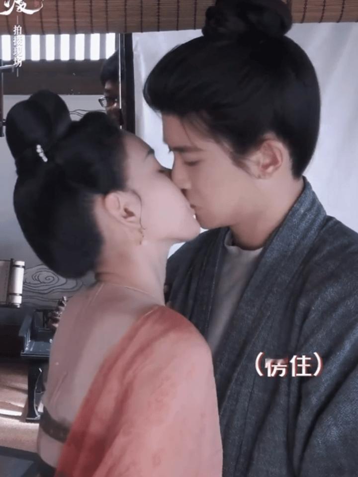 无忧渡第二次吻戏好纯情好纯情！！！豹兔吻戏磕死我了😙😙😙😙😙​​​