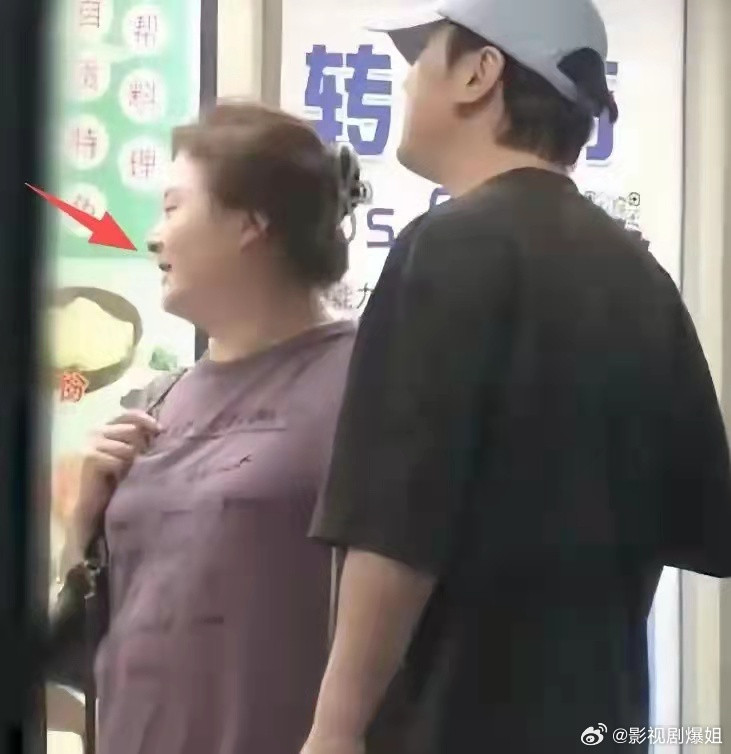 沈腾一家近况曝光，王琦复胖200斤，儿子胖乎乎有肚腩，夫妻还挺恩爱和谐！​​​