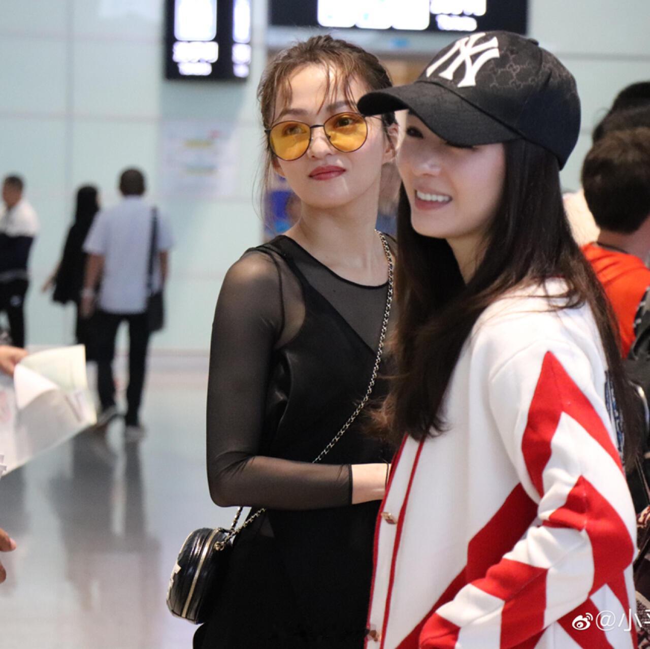 张韶涵的妹妹connie轩connie笑起来真好看，connie的眼妆好精致，c