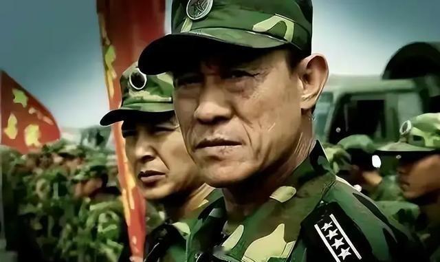 团长见县长需要敬礼吗？根据解放军的内务条例，一般来说，解放军军官需要与党政机关