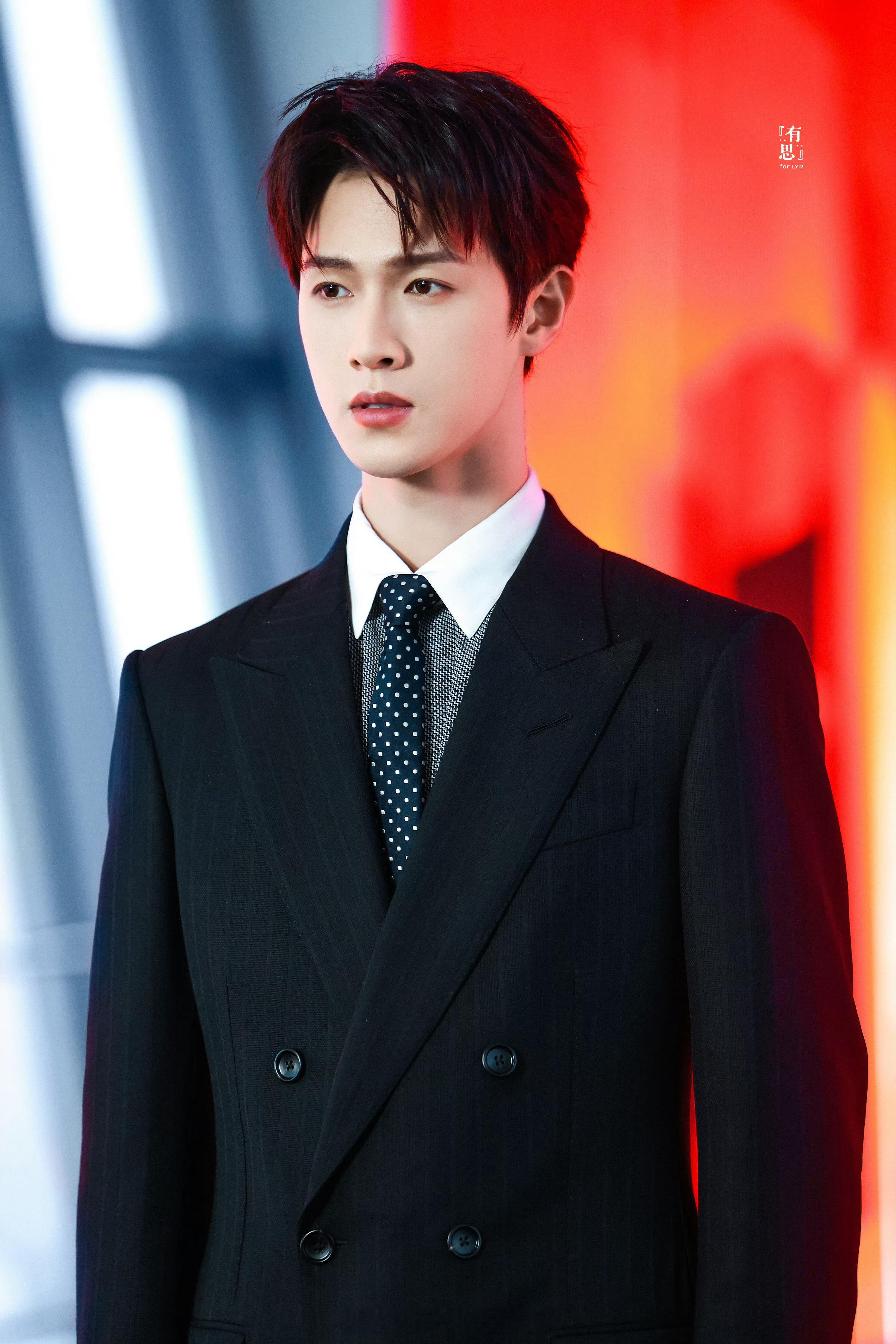 李昀锐今天帅得太超时了！