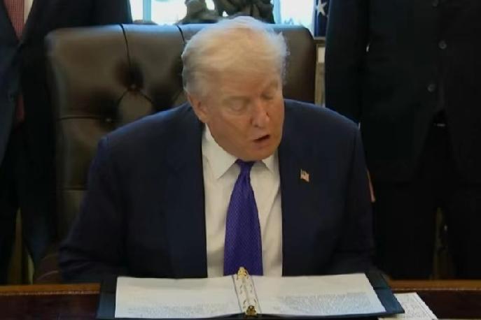 为对抗中国，特朗普再砸120亿美元......2月3日，路透社报道:“特朗