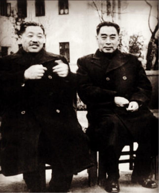 🌞1975年，贺龙的追悼会原本由军委全程安排，可仪式快要开始时，却突然停止