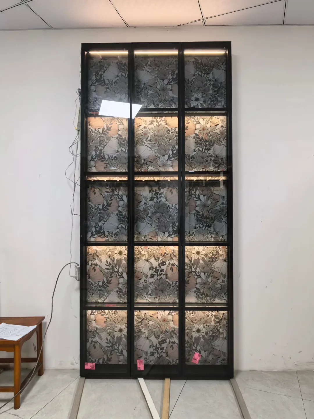 高级感满满的玻璃柜落地效果