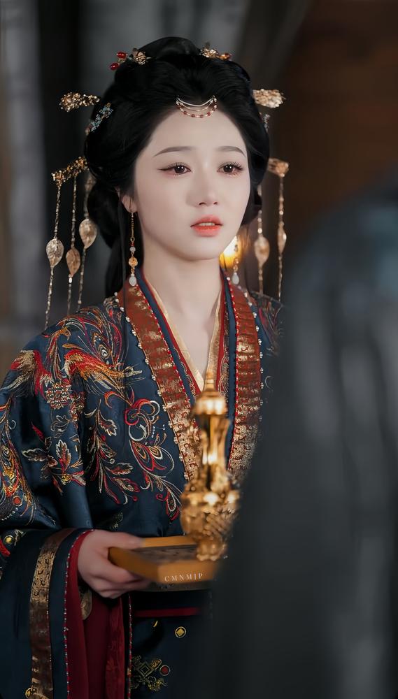 短剧圈变天了，导演亲口承认，只会钓的漂亮姐姐，以后没饭吃了。你以为短剧是闹着