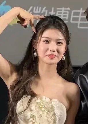 艾米邓恩熙谁是00后明星小花里的top？