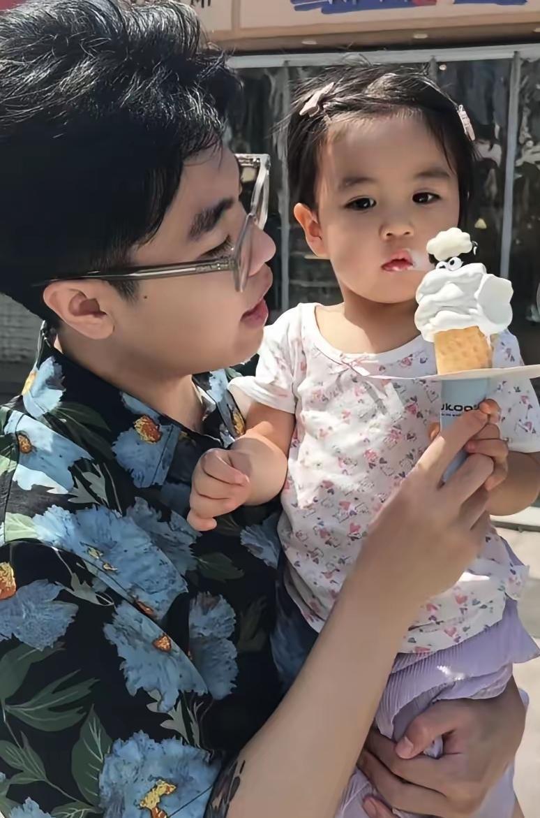 二公子的房子爹妈给买北京的，车买现成的，都是豪车。不用上班受气，钱多的花不完。因