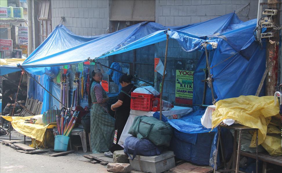 1959年，一群旧西藏贵族仓惶离开故土，辗转抵达印度北部。如今六十多年过去了，这