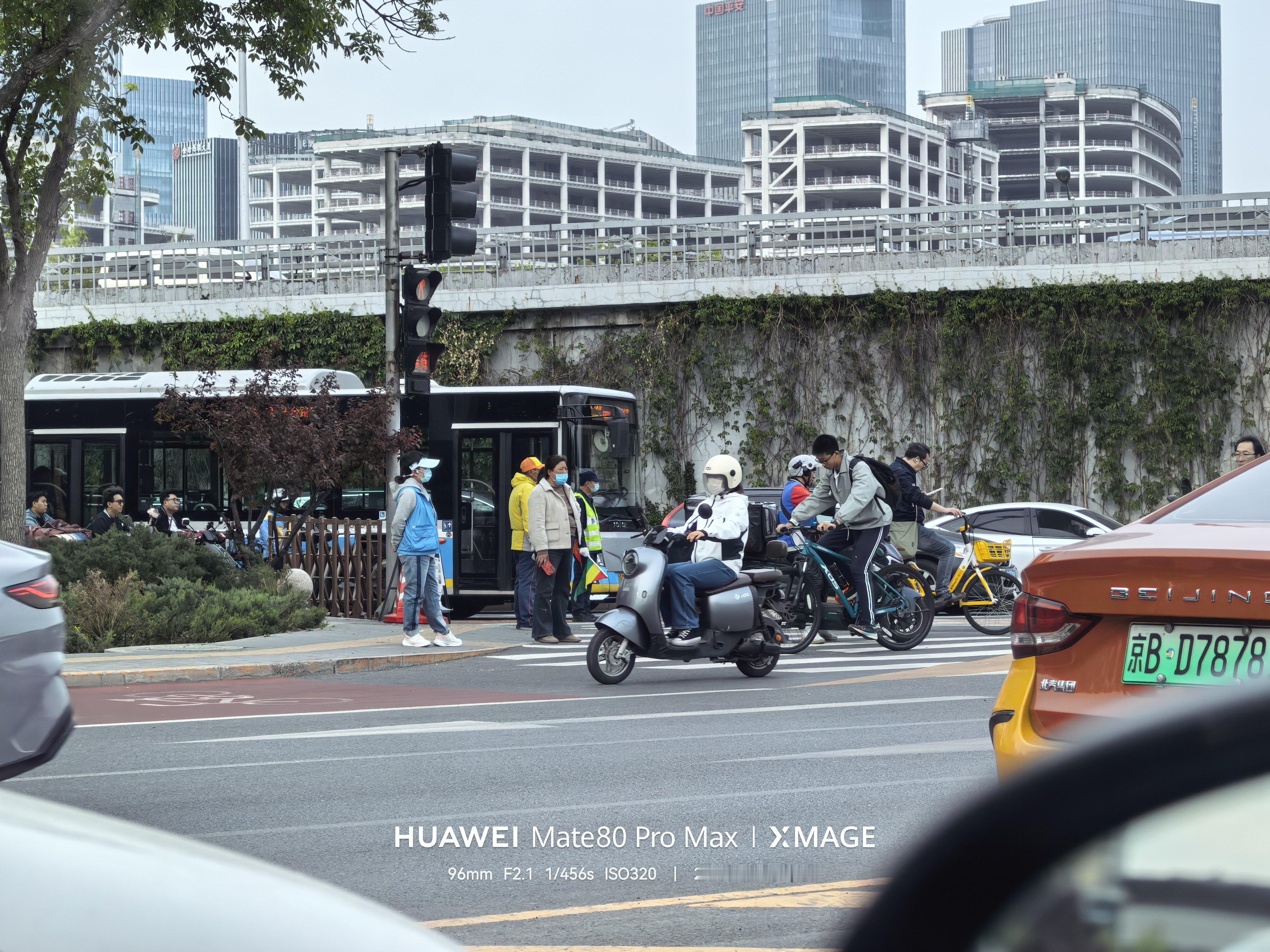 听说北京要进行一场，持久战的整治电动车乱象的行为。一开始我也好奇，我说两会不都结