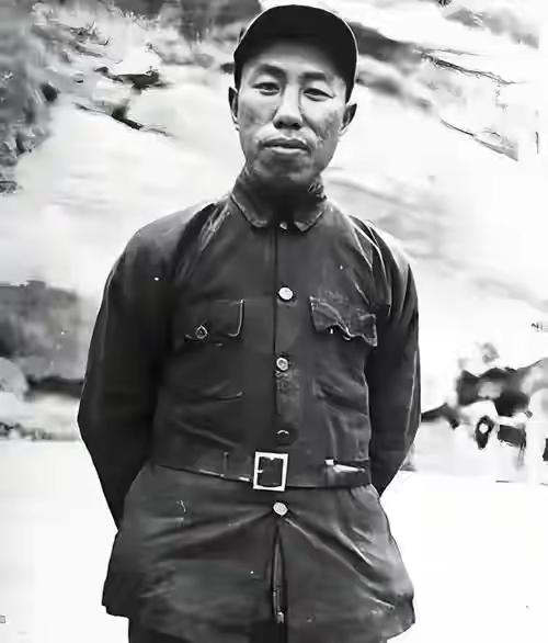 1946年王震带2000残兵到吕梁，军区司令和政委双双降职却平静交权。那一年