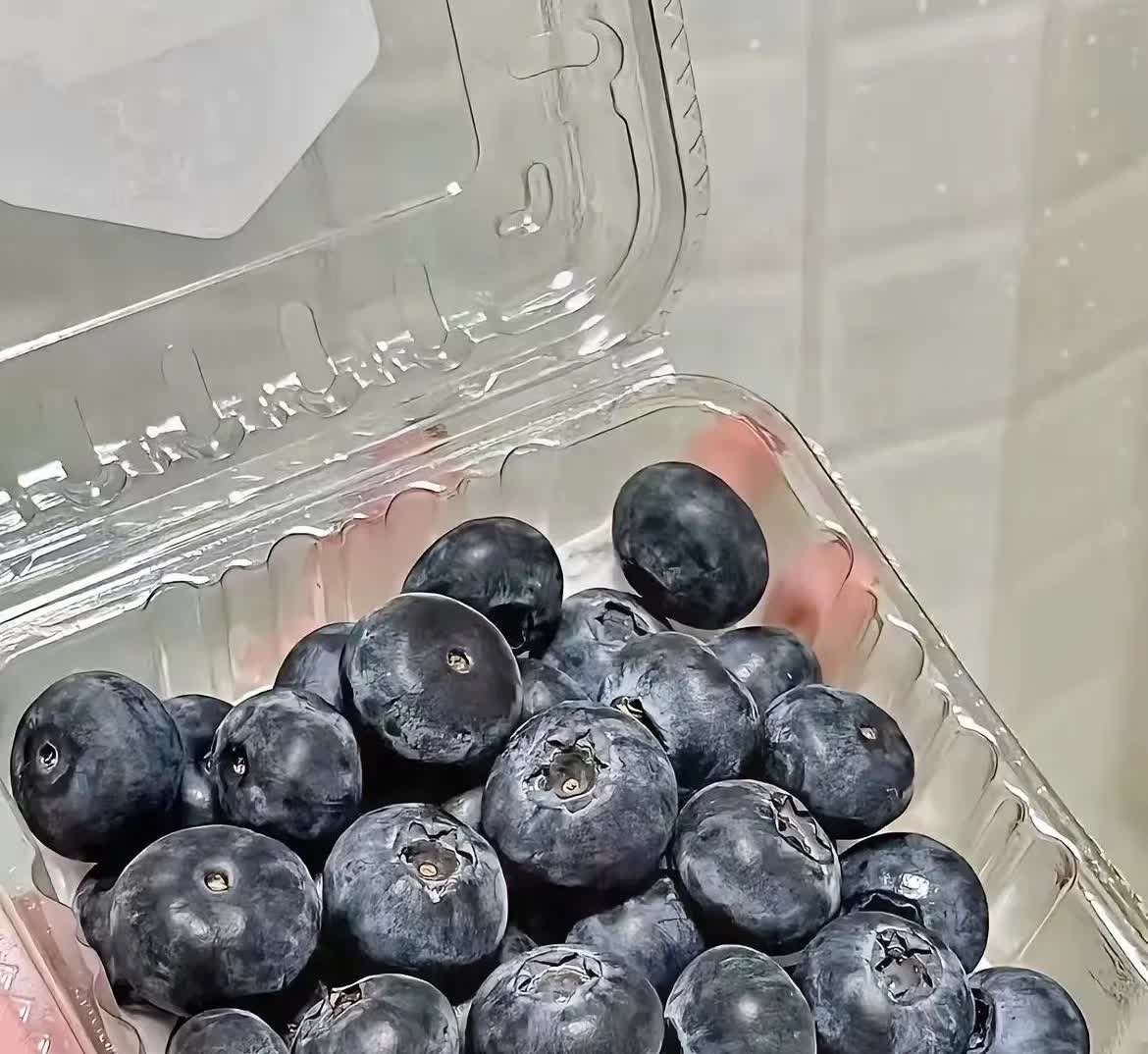 倒霉死了！我感觉蓝莓可不敢随便吃了。近几日买的蓝莓让孩子吃了出现了严重问题。