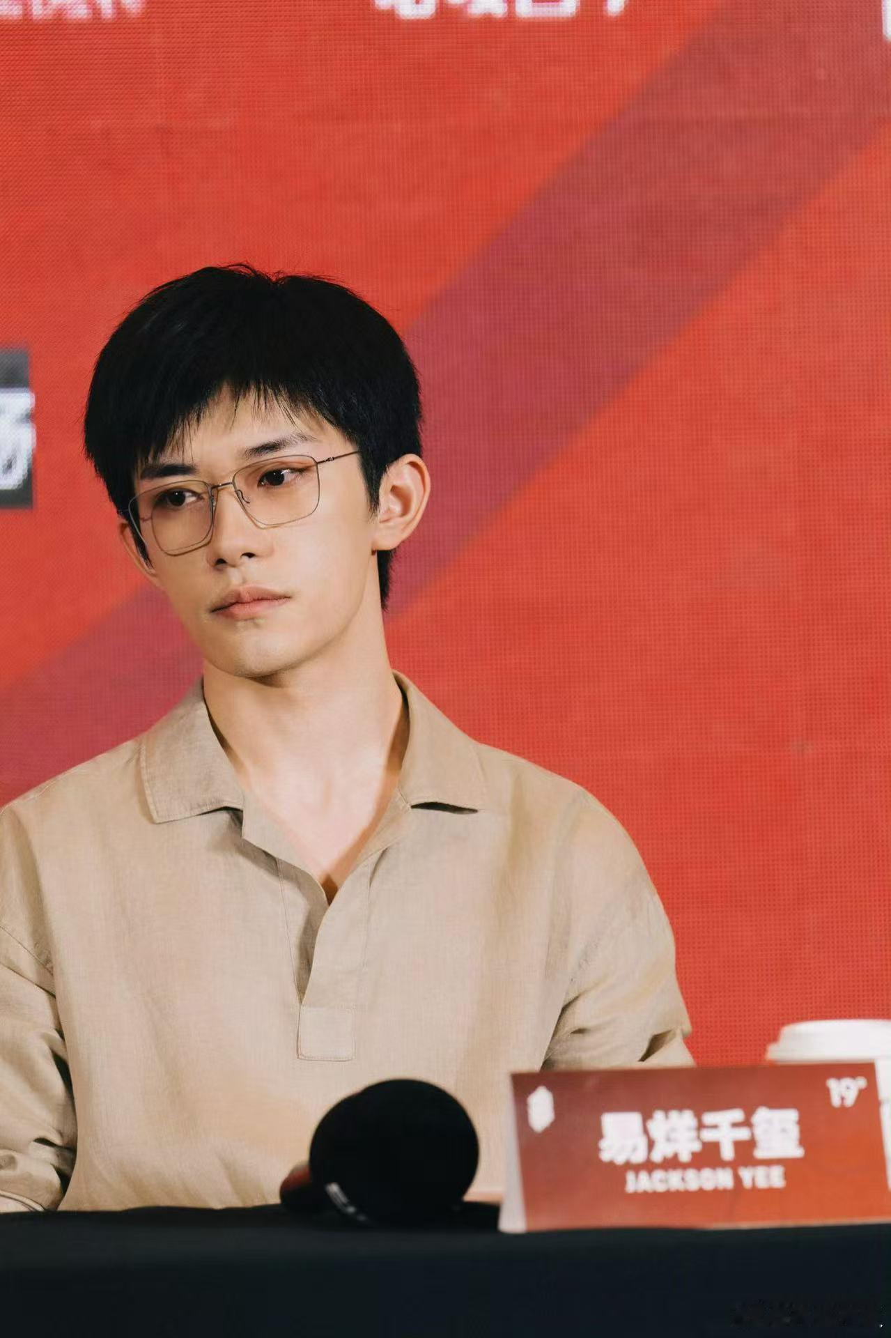 易烊千玺first主竞赛评委见面会出图易烊千玺评委见面会出图易烊千玺评委见面会出