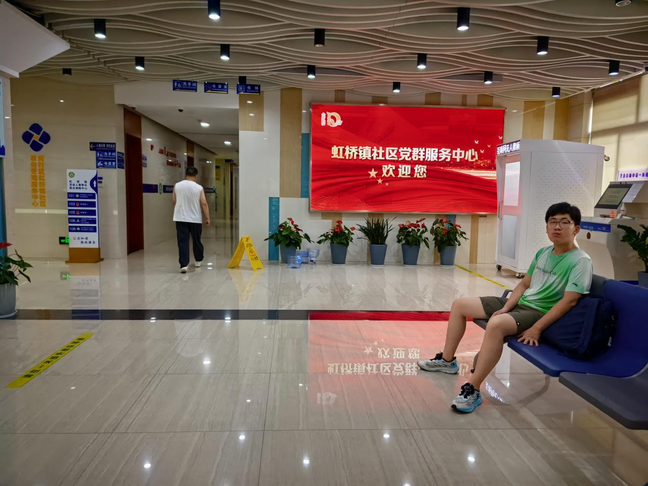 我表姐考上公务员，考公的公示期间，我去举报了她平时对小区邻里的恶性：像长沙