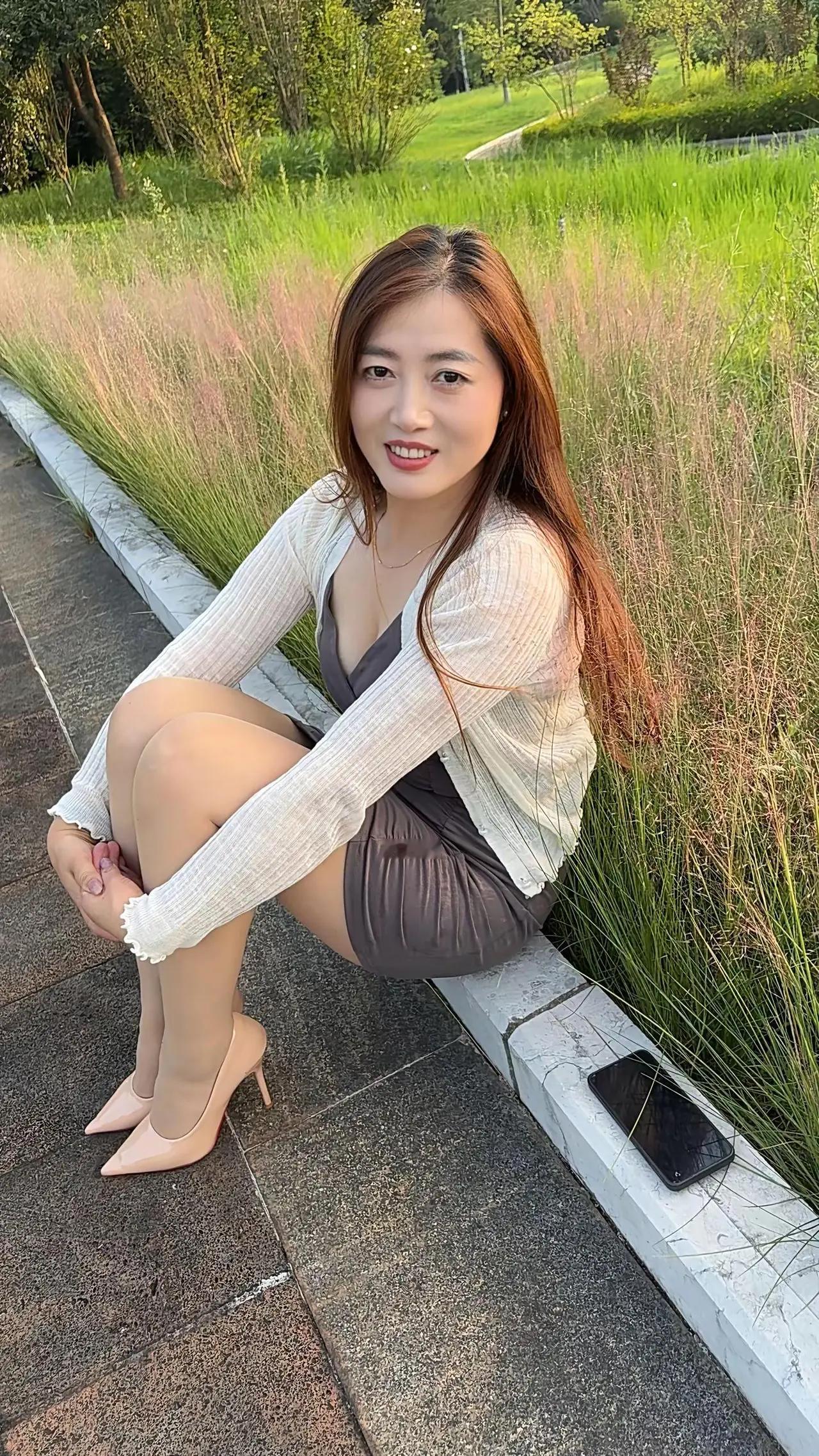秋天，草木开始发黄。
