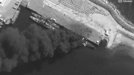 一边是伊朗革命卫队的弹道导弹发射部队，顶着以色列F-35隐身战机铺天盖地的空袭，