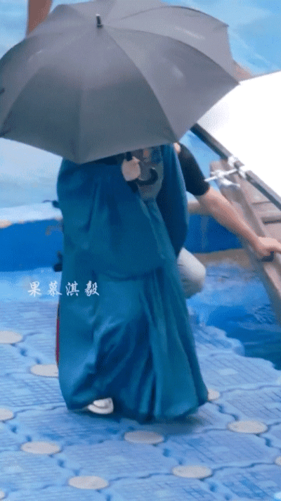 成毅摔倒，马柏全摔倒，梓渝绊倒昨天的大地到底kiss了多少人的pg​