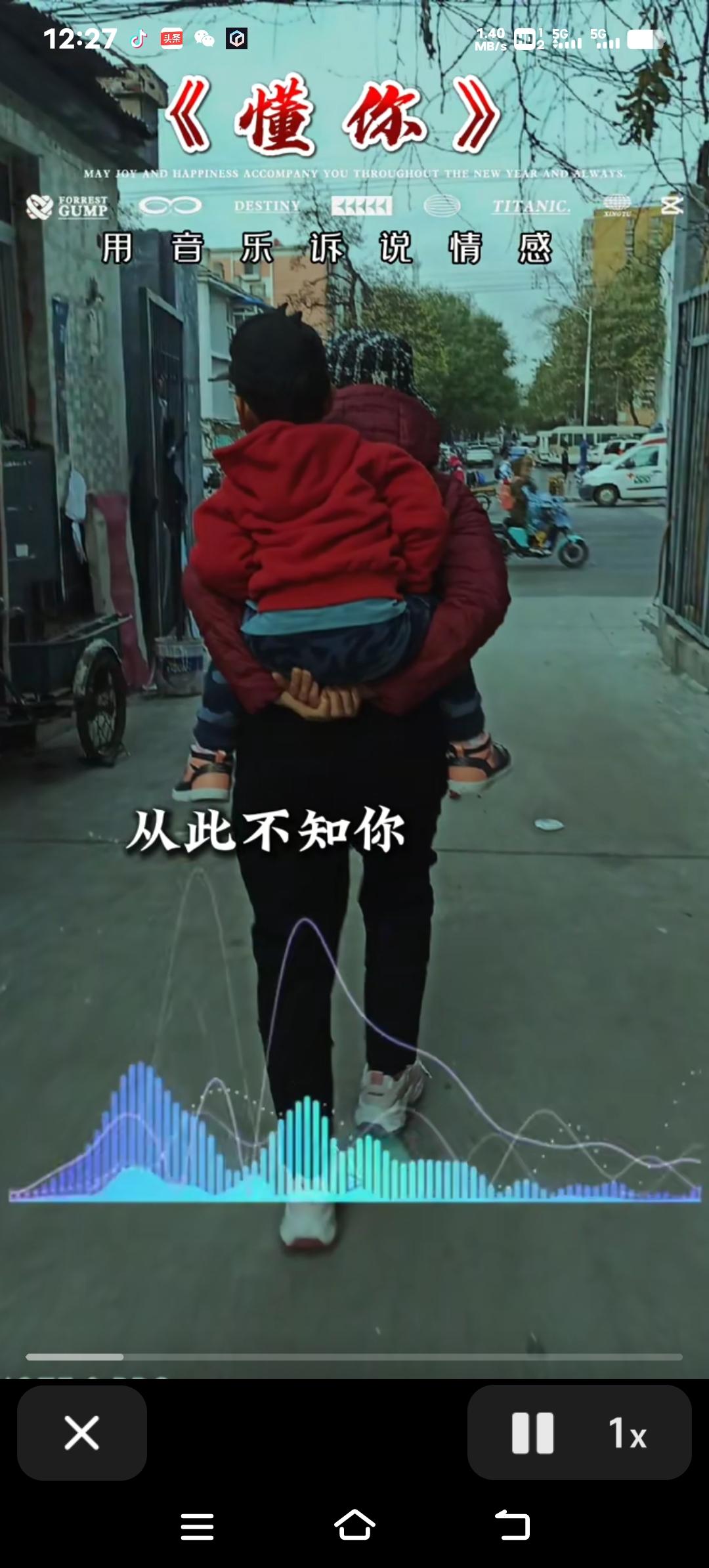 心酸!74岁老父为6岁女奔波,生日大儿女缺席,网友心疼七旬老爹背娃买菜,74岁