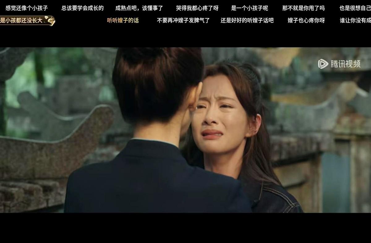 《四喜》冯美奇惨得有点不现实。家境优渥的留学生，跑到小城市干低端活，还为条件远不