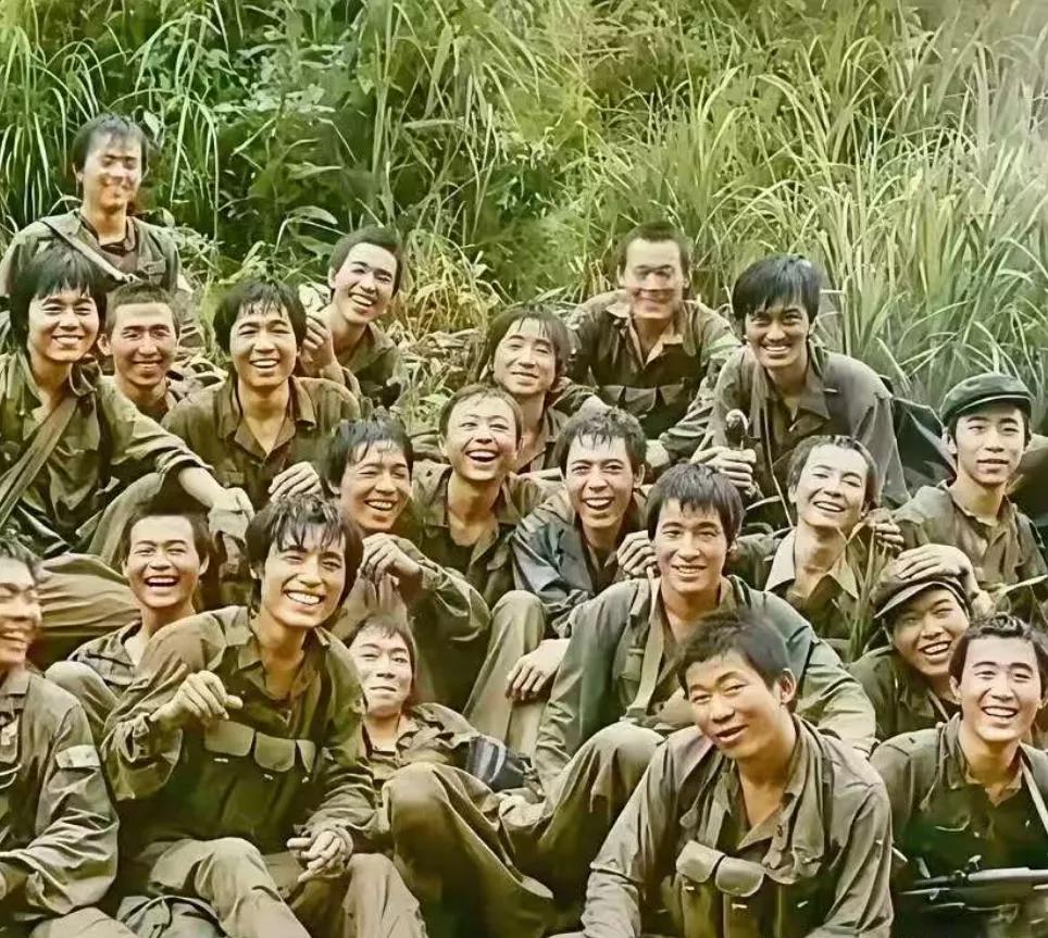 1988年，老山前线，第15侦察大队战士们的合影，这是他们许多人的最后一张