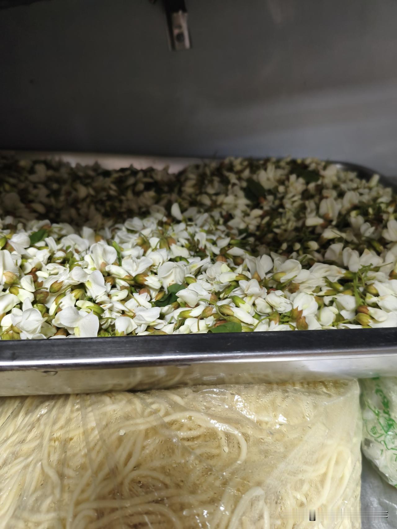 今天，我的儿媳非要“赶鸭子上架”，“逼”着要我露一手。其实，我不会，真的不会