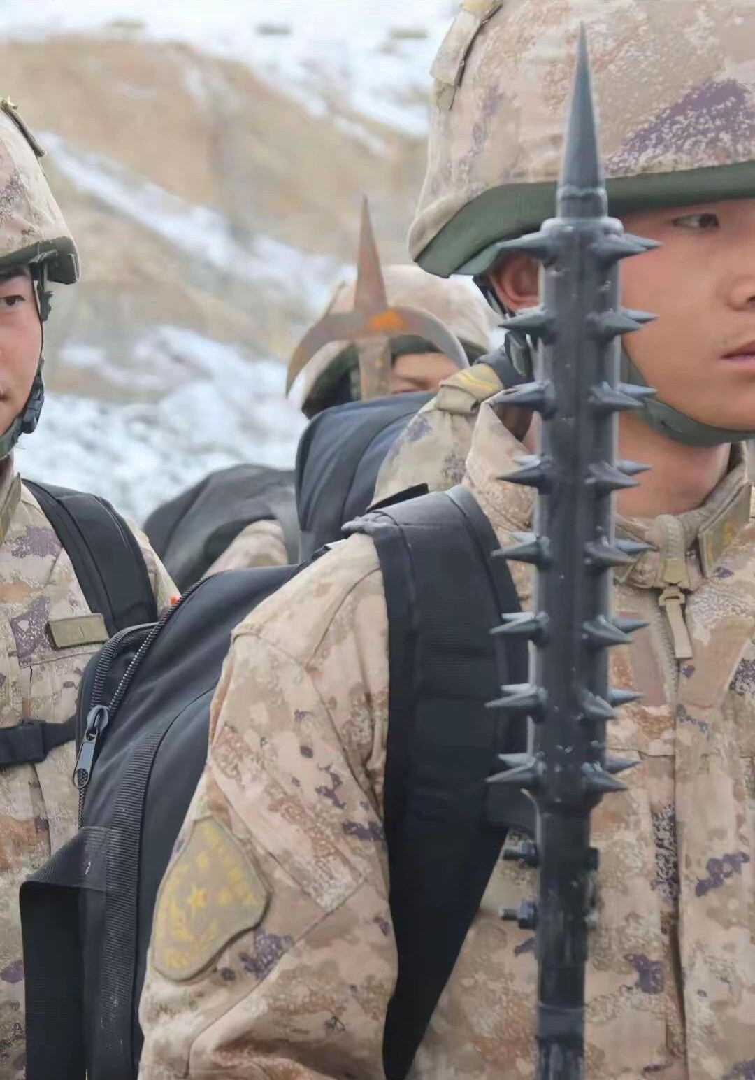 解放军边防战士的冷兵器，就算不开第一枪也能揍得挑衅者找不到北！