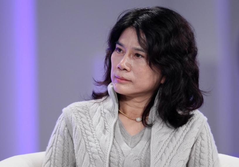 主持人问董明珠:“像你这么有财富有地位的人，亲戚朋友多吗？”董明珠说:“我没有亲