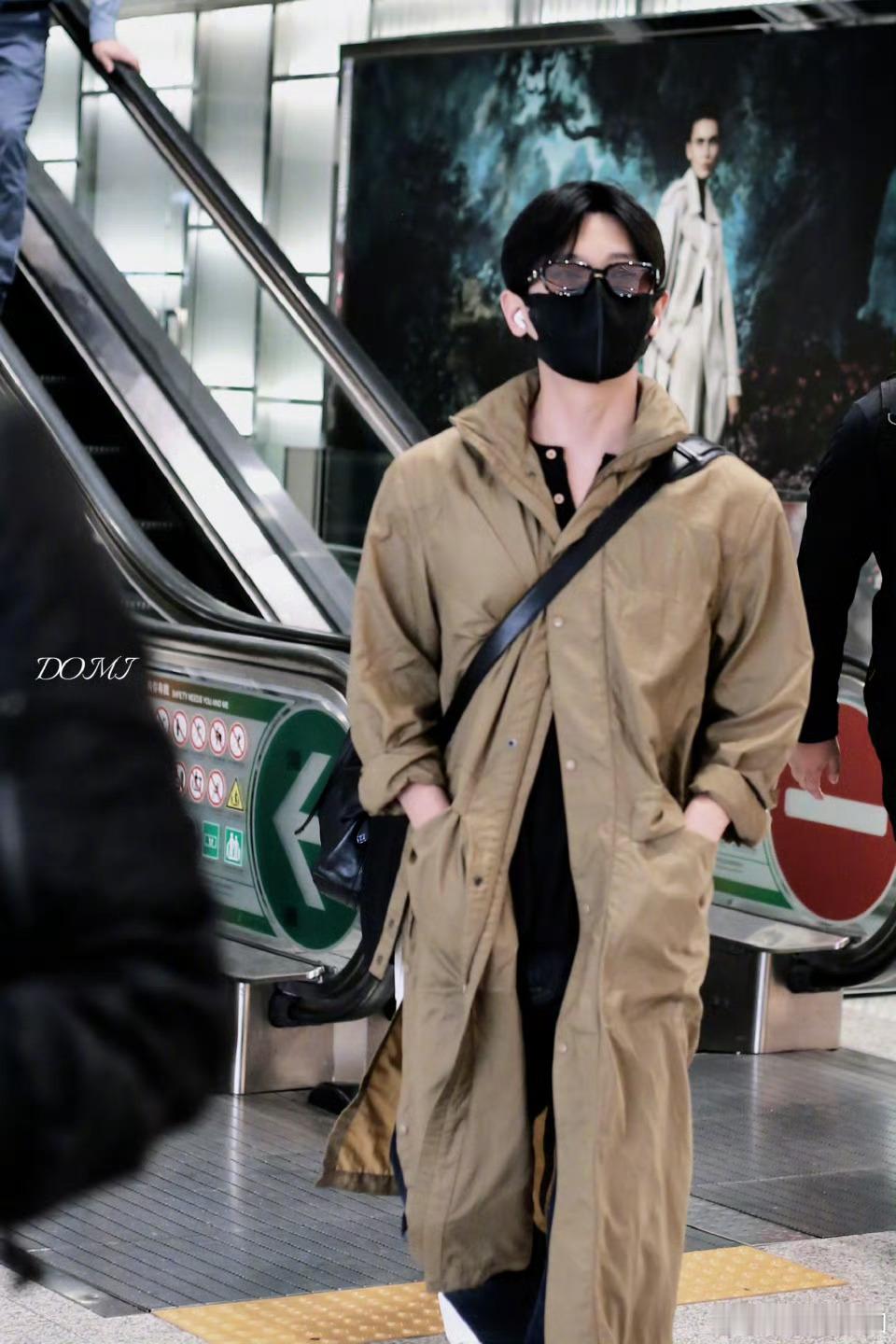 丞磊出发浪琴活动！！风衣耶，又这么潮，磊子哥私服审美真不错！