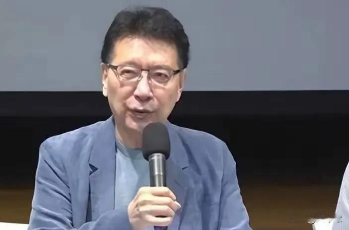 再问赵少康：第一，你的外公罪大恶极，被解放军枪毙，难道不应该吗？第二，你的父