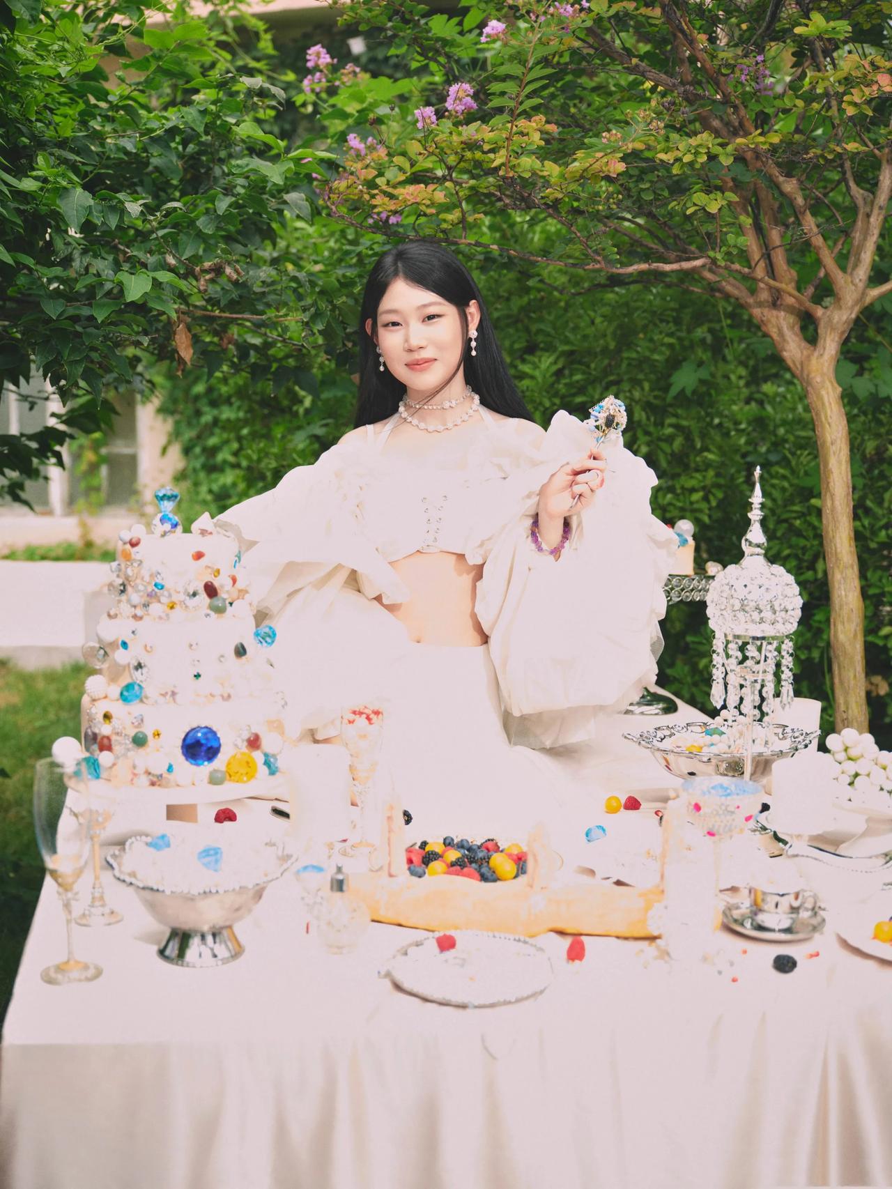 从前被嘲“最丑星二代”，如今惊艳逆袭！小沈阳女儿晒照美到不敢认！她曾被全网嘲